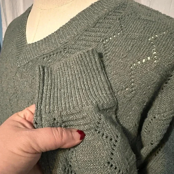 Women’s Sz L Green/blue Sweater. Soft. V-neck. Lightweight. See Through. Nice. - Picture 3 of 5